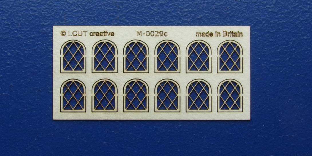 M 00-29c OO gauge kit of 12 casement windows with lattice - round top Kit of 12 casement windows with lattice. Made with high quality fiber board 0.7mm thick.
